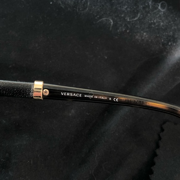 Women’s Versace sunglasses - Picture 8 of 9